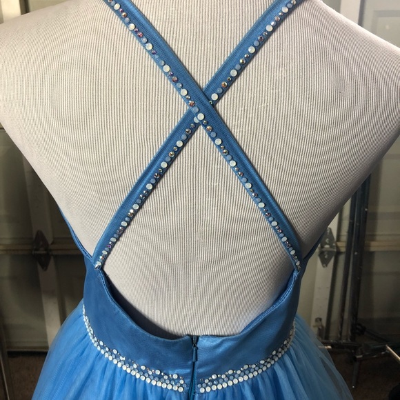 Formal gown - Picture 4 of 4